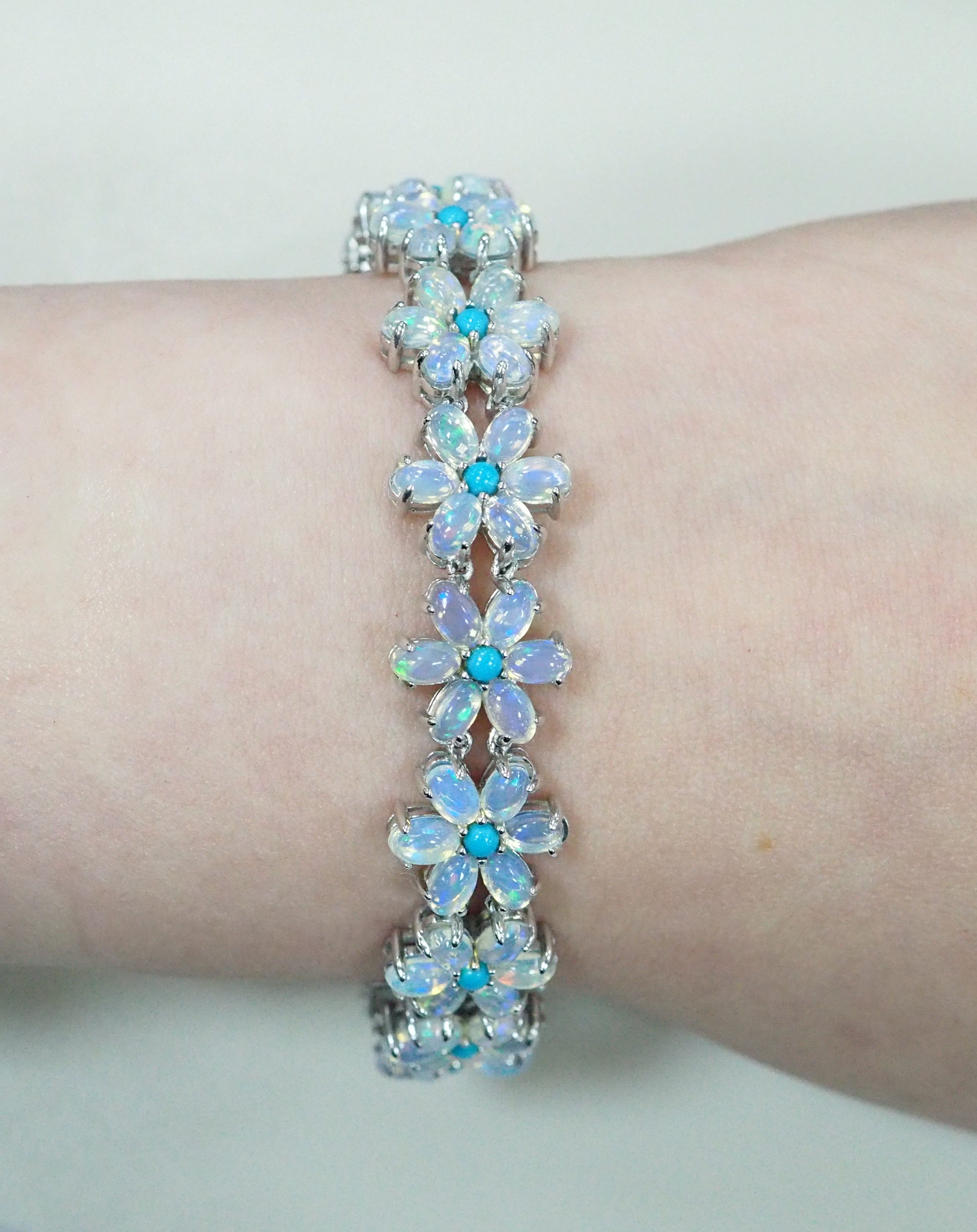 Серебряный браслет с бирюзой и опалами "Цветы"